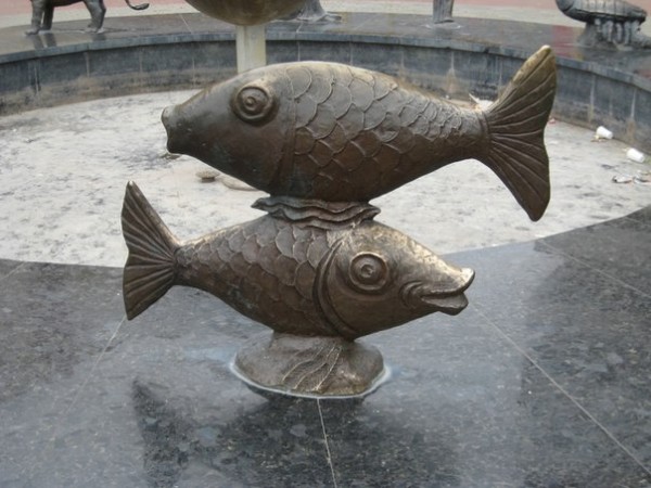 Памятник рыбам в Солигорске. Минская обл., Белоруссия