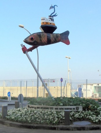 Памятник рыбе в Хайфе. Израиль
