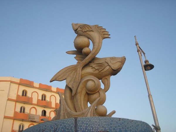 Памятник рыбе в Хургаде. Египет