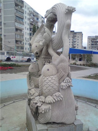 Памятник рыбам в Новороссийске, Россия