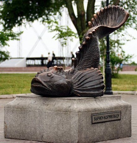 Памятник бычку-кормильцу в Бердянске, Запорожская обл., Украина
