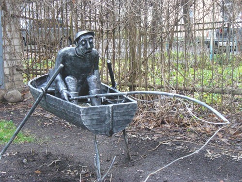 Памятник рыбаку в Великом Новгороде