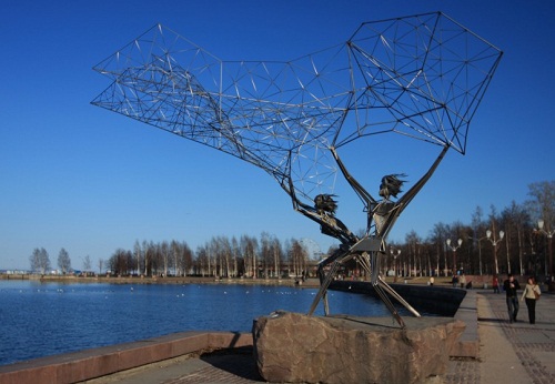 Памятник рыбакам в Петрозаводске. Установлен на берегу Петрозаводской губы Онежского озера.